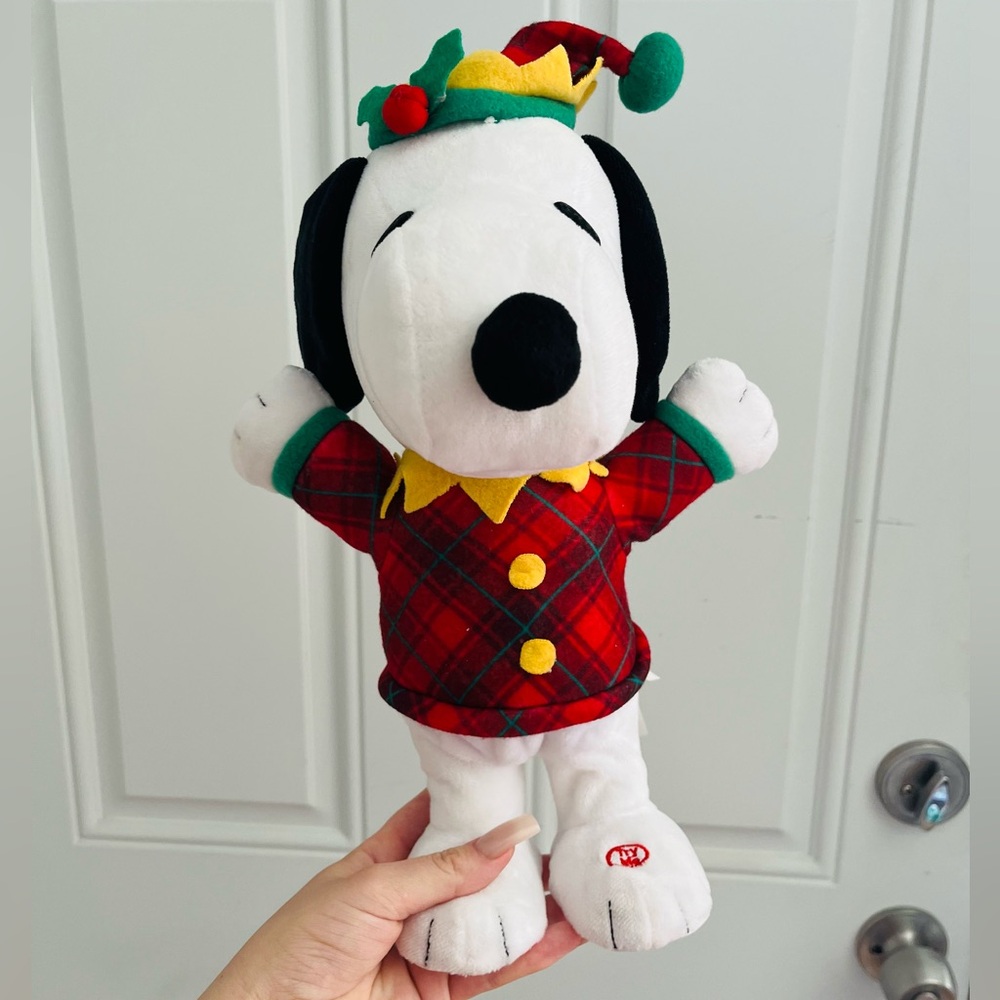 holiday living christmas snoopy animated elf plush (jingle bells)